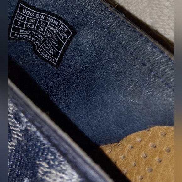 UGG sandals size 7 - Picture 4 of 4